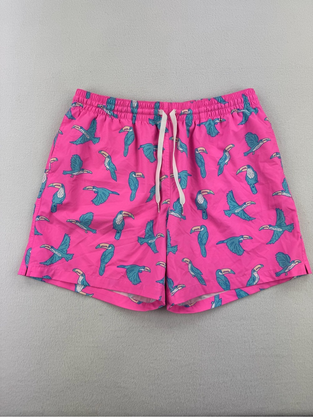 Chubbies The Toucan Do It’s 5.5” Inseam Bright Pink Classic Men Swim Trunks Sz L